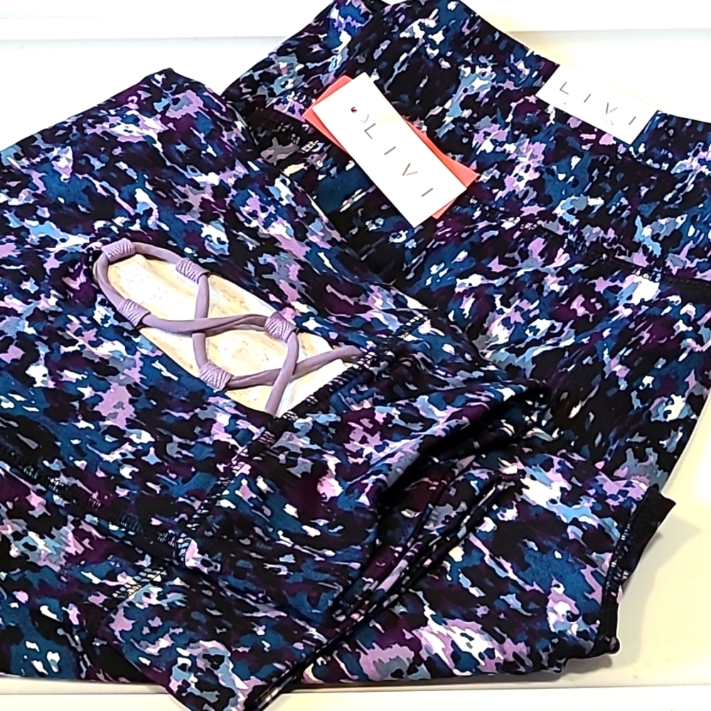 NWT 🌸 LIVI Soft workout legging with ankle detail 22/24